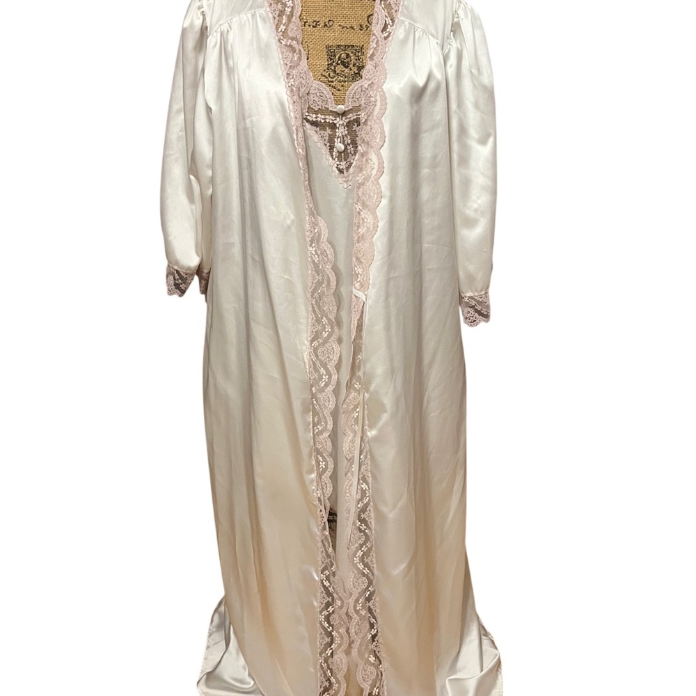 Plus Size Vintage Images Nightgown with matching robe